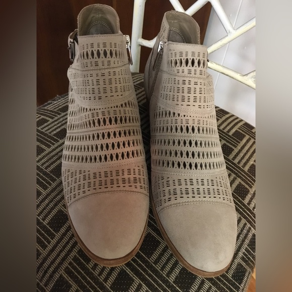 Vince Camuto Paavani dark beige ankle bootie size 10 women’s - Picture 5 of 7